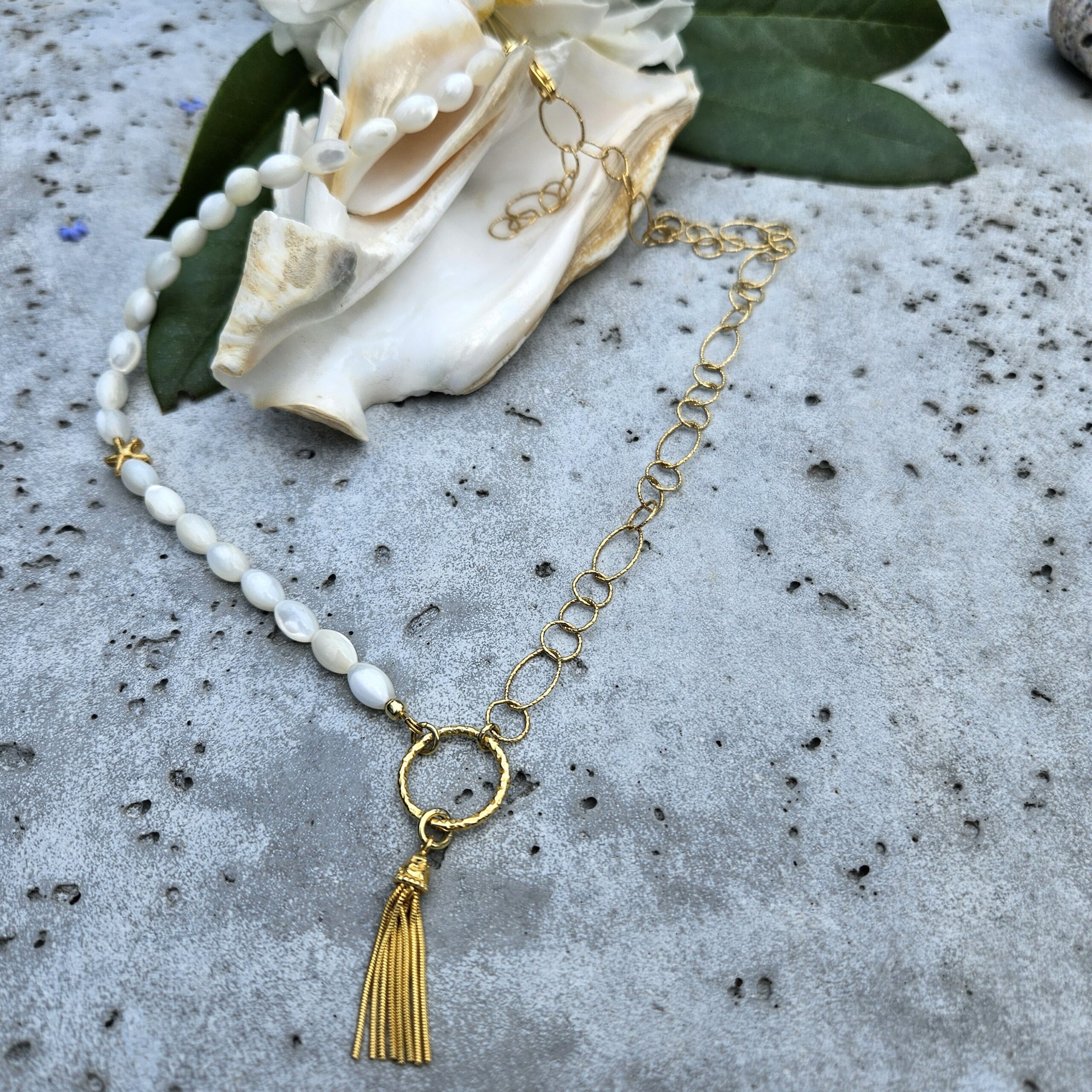 Naszyjnik masa perłowa z łańcuszkiem - chwostka - obrazek 5