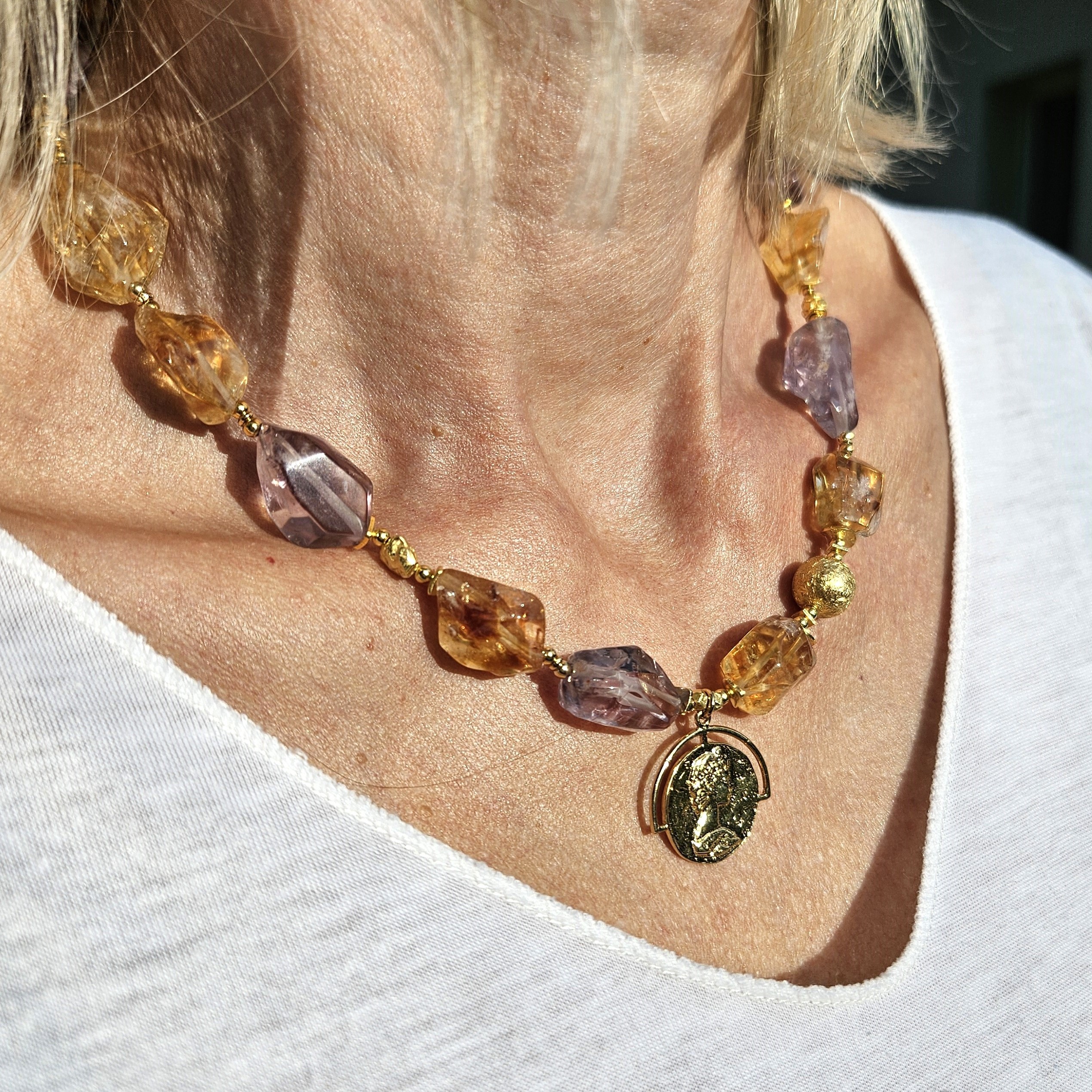 Naszyjnik ametyst i cytryn z monetą - obrazek 7