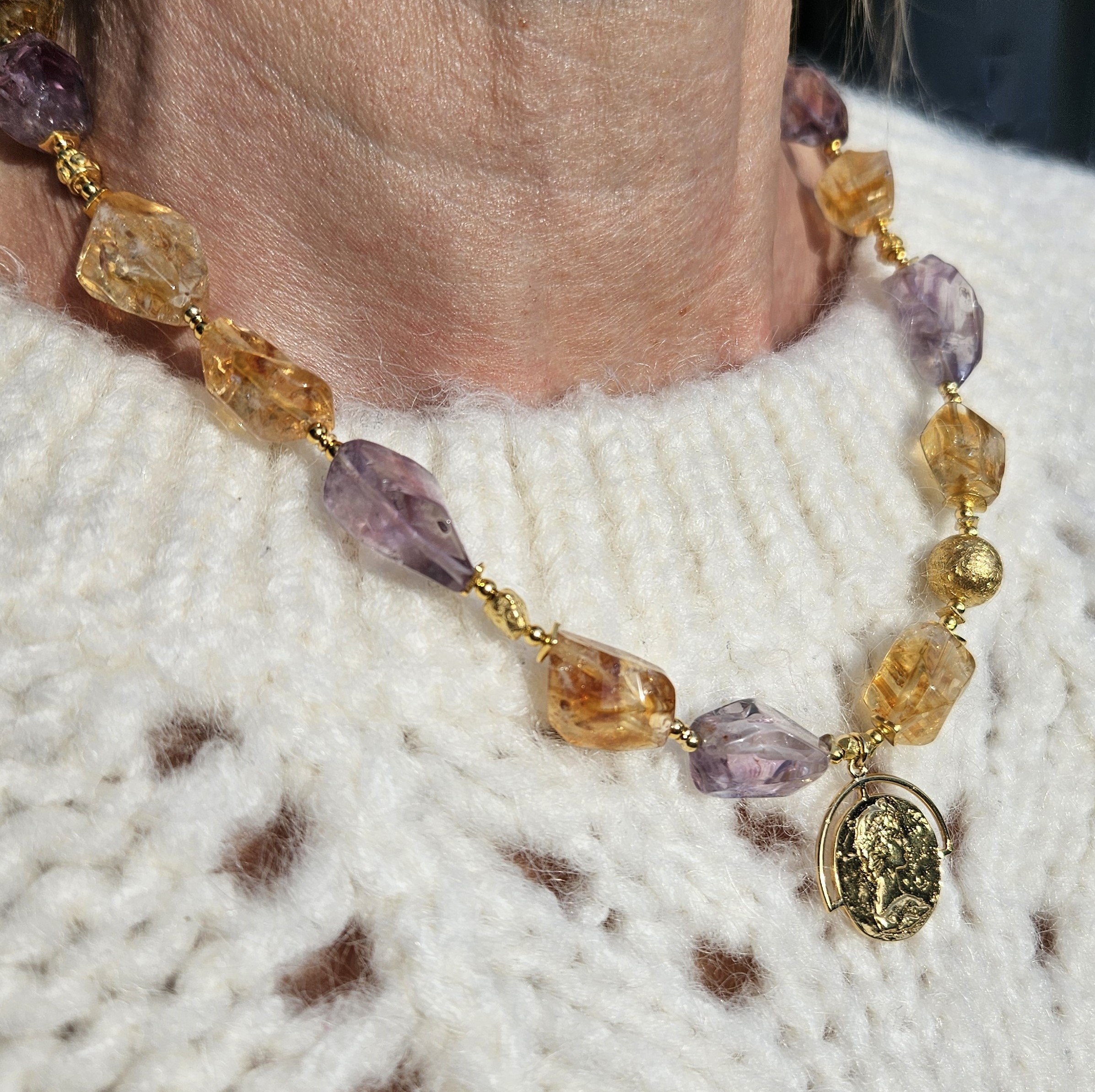 Naszyjnik ametyst i cytryn z monetą - obrazek 9